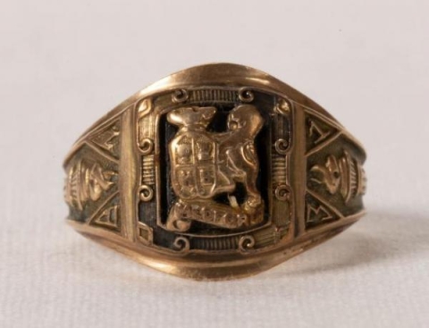 36-class_ring_medford_high_school_sohs_2002.54.21.jpg