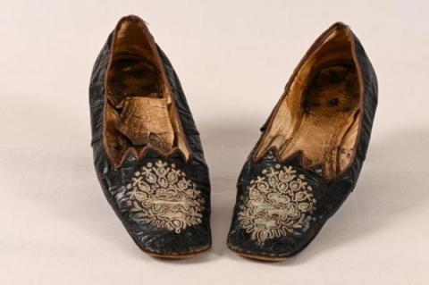 black_leather_womens_1850s_slip_on_embroidered_shoes-24.jpg