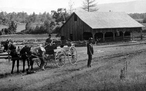 sohs_07913_britt_ranch_barn_butte_creek.jpg